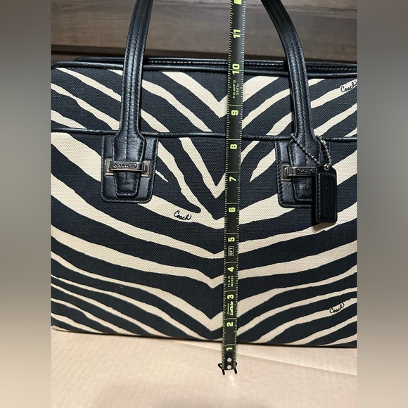 Authentic Coach Purse - Picture 2 of 14